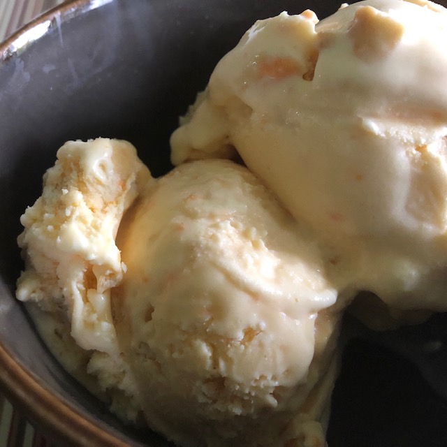 cheddar ice cream with ritz closer